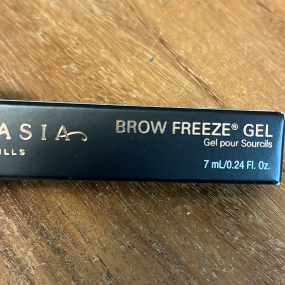 Anastasia Beverly Hills Brow Freeze Gel - Picture 8 of 13